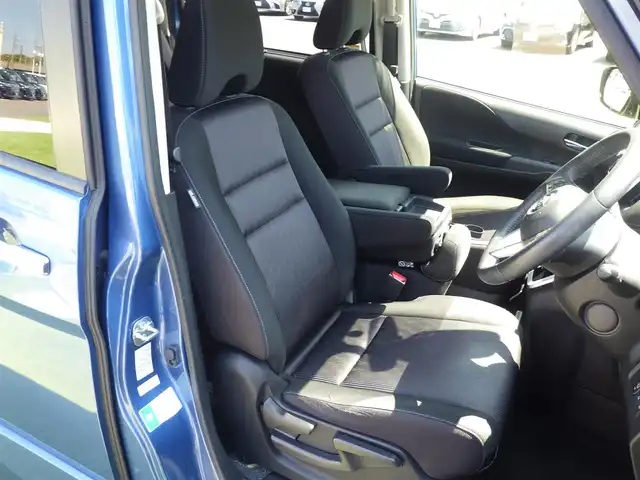 日産 セレナ ハイウェイスターVセレクションⅡ 千葉県 2019(平31)年 5.8万km シャイニングブルー エマージェンシーブレーキ/クルーズコントロール/ハンズフリー両側パワースライドドア/9インチ純正SDナビ/地デジTV/【BD/DVD/CD再生機能　Bluetooth接続】/アラウンドビューモニター/フリップダウンモニター/ドライブレコーダー（DJ4-D）/革巻きステアリング/ステアリングスイッチ/ETC/LEDヘッドライト/フォグライト/ウインカーミラー/コーナーセンサー/純正16インチアルミホイル/サイド/カーテンエアバッグ/インテリジェントキー