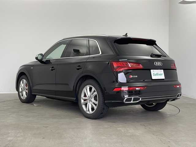 アウディ ＳＱ５ 新潟県 2017(平29)年 5.8万km ミトスブラックメタリック 4WD/ターボ/メーカー純正HDDナビ/(CD.DVD.SD再生.USB.フルセグ.Bluetooth)/バックカメラ/BANG＆OLUFSENプレミアムサウンド/Audiプレセンス/Audiサイドアシスト/レーダークルーズコントロール/ドライブセレクト/レインセンサー/LEDオートライト/前後フォグランプ/パドルシフト/パーキングアシスト/コーナーセンサー/パワーバックドア/アイドリングストップ/プッシュスタート/スマートキー×2