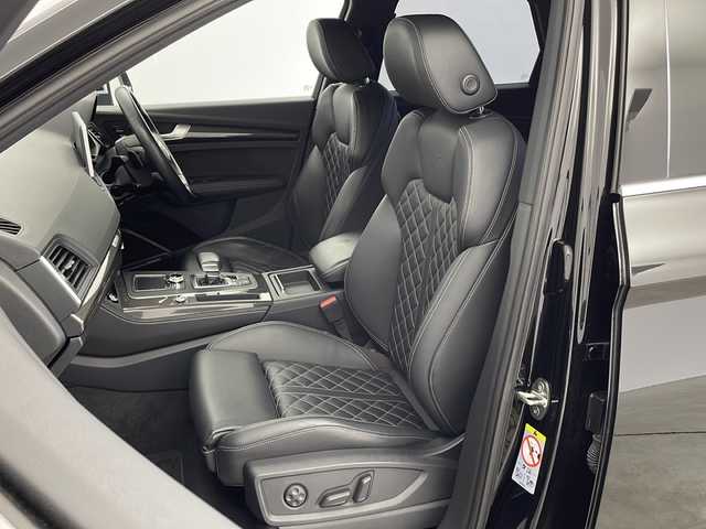 アウディ ＳＱ５ 新潟県 2017(平29)年 5.8万km ミトスブラックメタリック 4WD/ターボ/メーカー純正HDDナビ/(CD.DVD.SD再生.USB.フルセグ.Bluetooth)/バックカメラ/BANG＆OLUFSENプレミアムサウンド/Audiプレセンス/Audiサイドアシスト/レーダークルーズコントロール/ドライブセレクト/レインセンサー/LEDオートライト/前後フォグランプ/パドルシフト/パーキングアシスト/コーナーセンサー/パワーバックドア/アイドリングストップ/プッシュスタート/スマートキー×2