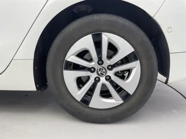 トヨタ プリウス A 福井県 2016(平28)年 6.5万km ホワイトパールクリスタルシャイン 純正９インチSDナビ/CD/DVD/フルセグTV/Bluetooth/SD/AM/FM/Toyota Safety Sense/・プリクラッシュセーフティ/・レーンデバーチャーアラート/・オートマチックハイビーム/・レーダークルーズコントロール/・ブラインドスポットモニター/・シンプルインテリジェントパーキングアシスト/・インテリジェントクリアランスソナー/・リアクロストラフィックアラート/衝突被害軽減システム/ETC/ドアバイザー/電動格納式ミラー・ミラーヒーター/LEDヘッドライト/リアワイパー/ラゲッジマット