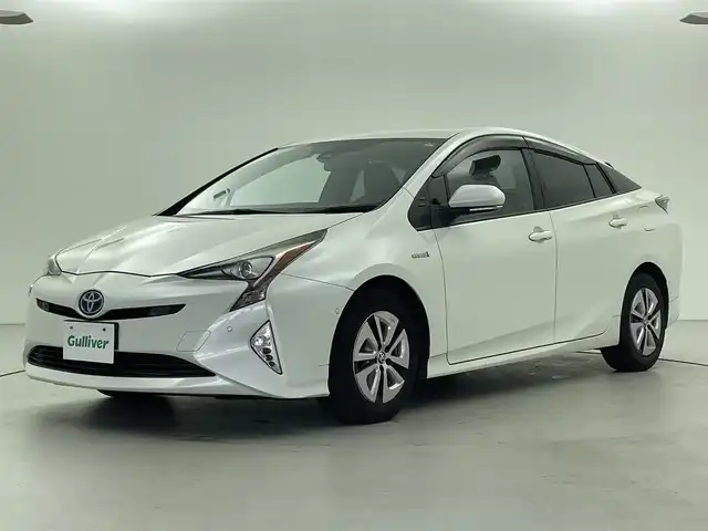 トヨタ プリウス A 福井県 2016(平28)年 6.5万km ホワイトパールクリスタルシャイン 純正９インチSDナビ/CD/DVD/フルセグTV/Bluetooth/SD/AM/FM/Toyota Safety Sense/・プリクラッシュセーフティ/・レーンデバーチャーアラート/・オートマチックハイビーム/・レーダークルーズコントロール/・ブラインドスポットモニター/・シンプルインテリジェントパーキングアシスト/・インテリジェントクリアランスソナー/・リアクロストラフィックアラート/衝突被害軽減システム/ETC/ドアバイザー/電動格納式ミラー・ミラーヒーター/LEDヘッドライト/リアワイパー/ラゲッジマット