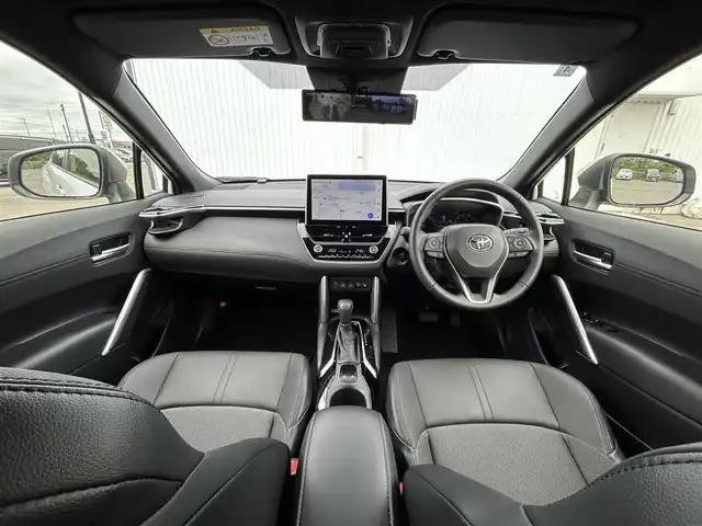 トヨタ カローラ クロス Z 愛媛県 2024(令6)年 1.4万km プラチナホワイトパールマイカ 純正10.5インチディスプレイオーディオ/車載ナビ機能/Bluetooth/フルセグTV/AppleCarPlay/コネクテッドナビ/ブラインドスポットモニター/全方位モニター/ワンオーナー/クルーズコントロール追従機能有/横滑り防止機能/衝突被害軽減システム/レーンキープアシスト/純正ビルトインETC/電動リアゲート/コーナーセンサー/パーキングアシスト/アイドリングストップ/LEDオートライト/オートマチックハイビーム/純正18インチAW/純正フロアマット/ルーフレール/スマートキー/スペアキー/運転席パワーシート/シートヒーター
