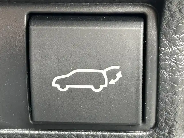 トヨタ カローラ クロス Z 愛媛県 2024(令6)年 1.4万km プラチナホワイトパールマイカ 純正10.5インチディスプレイオーディオ/車載ナビ機能/Bluetooth/フルセグTV/AppleCarPlay/コネクテッドナビ/ブラインドスポットモニター/全方位モニター/ワンオーナー/クルーズコントロール追従機能有/横滑り防止機能/衝突被害軽減システム/レーンキープアシスト/純正ビルトインETC/電動リアゲート/コーナーセンサー/パーキングアシスト/アイドリングストップ/LEDオートライト/オートマチックハイビーム/純正18インチAW/純正フロアマット/ルーフレール/スマートキー/スペアキー/運転席パワーシート/シートヒーター