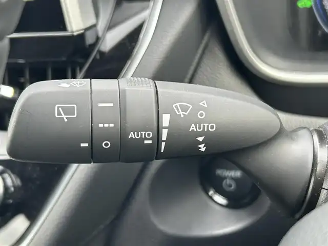 トヨタ カローラ クロス Z 愛媛県 2024(令6)年 1.4万km プラチナホワイトパールマイカ 純正10.5インチディスプレイオーディオ/車載ナビ機能/Bluetooth/フルセグTV/AppleCarPlay/コネクテッドナビ/ブラインドスポットモニター/全方位モニター/ワンオーナー/クルーズコントロール追従機能有/横滑り防止機能/衝突被害軽減システム/レーンキープアシスト/純正ビルトインETC/電動リアゲート/コーナーセンサー/パーキングアシスト/アイドリングストップ/LEDオートライト/オートマチックハイビーム/純正18インチAW/純正フロアマット/ルーフレール/スマートキー/スペアキー/運転席パワーシート/シートヒーター
