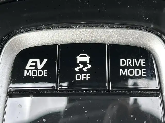 トヨタ カローラ クロス Z 愛媛県 2024(令6)年 1.4万km プラチナホワイトパールマイカ 純正10.5インチディスプレイオーディオ/車載ナビ機能/Bluetooth/フルセグTV/AppleCarPlay/コネクテッドナビ/ブラインドスポットモニター/全方位モニター/ワンオーナー/クルーズコントロール追従機能有/横滑り防止機能/衝突被害軽減システム/レーンキープアシスト/純正ビルトインETC/電動リアゲート/コーナーセンサー/パーキングアシスト/アイドリングストップ/LEDオートライト/オートマチックハイビーム/純正18インチAW/純正フロアマット/ルーフレール/スマートキー/スペアキー/運転席パワーシート/シートヒーター