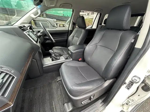 トヨタ ランドクルーザー プラド TX Lパッケージ 愛知県 2018(平30)年 8.3万km ホワイトパールクリスタルシャイン ワンオーナー/純正メモリナビ/フルセグテレビ/バックカメラ/アラウンドビュー/Bluetooth/ウィンカーミラー/クルーズコントロール/ドアバイザー/プッシュスタート/レザーステアリング/衝突軽減ブレーキ/レーンキープ/コーナーセンサー/シートヒーター