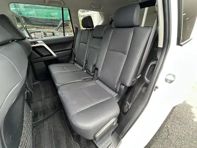 トヨタ ランドクルーザー プラド TX Lパッケージ 愛知県 2018(平30)年 8.3万km ホワイトパールクリスタルシャイン ワンオーナー/純正メモリナビ/フルセグテレビ/バックカメラ/アラウンドビュー/Bluetooth/ウィンカーミラー/クルーズコントロール/ドアバイザー/プッシュスタート/レザーステアリング/衝突軽減ブレーキ/レーンキープ/コーナーセンサー/シートヒーター