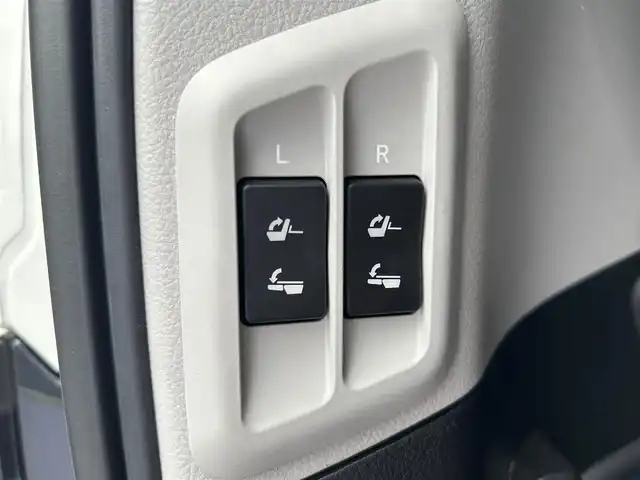 トヨタ ランドクルーザー プラド TX Lパッケージ 愛知県 2018(平30)年 8.3万km ホワイトパールクリスタルシャイン ワンオーナー/純正メモリナビ/フルセグテレビ/バックカメラ/アラウンドビュー/Bluetooth/ウィンカーミラー/クルーズコントロール/ドアバイザー/プッシュスタート/レザーステアリング/衝突軽減ブレーキ/レーンキープ/コーナーセンサー/シートヒーター