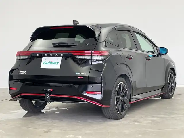 日産 オーラ ニスモ 新潟県 2022(令4)年 2.2万km スーパーブラック 純正メモリナビ（MJ321D-L）/・AM/FM/CD/DVD/Bluetooth/フルセグ/バックモニター/アラウンドビューモニター/衝突被害軽減システム/ETC2.0/前後ドライブレコーダー/純正LEDヘッドライト/オートライト/オートマチックハイビーム/純正17インチAW夏タイヤ/純正フロアマット/ABS/横滑り防止機能/前後コーナーセンサー/ステアリングスイッチ/オートブレーキホールド
