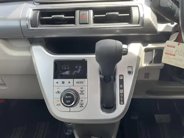 ダイハツ キャスト スタイル G SAⅡ 愛知県 2015(平27)年 2.7万km ファイアークォーツレッドM 純正SDナビゲーション【ＮＳＺＰ－Ｗ６５０ＤＥ】/・バックモニター/・地デジＴＶ/・FM/AMラジオ/・CD/DVD/・Bluetooth/スマートアシストII/・衝突回避支援ブレーキ/・衝突警報/・車線逸脱警報/・誤発進抑制制御/・後方誤発進抑制制御/・先行車発進お知らせ/LEDヘッドランプ/オートライト/ETC/純正１５インチアルミホイール/オートエアコン/SRSエアバック【運転席/助手席】/キーフリーシステム/プッシュボタンスタート/保証書/取扱説明書/スペアキー１本