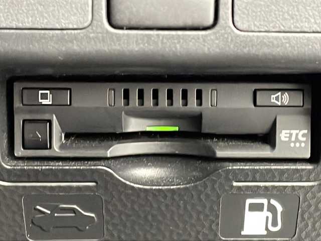 トヨタ ルーミー カスタムG－T 茨城県 2022(令4)年 4.8万km パールホワイトⅢ 純正SDナビ　/フルセグTV/FM　AM　CD　DVD　SD　/Bluetooth接続/ハンズフリー対応/USBポート/全周囲カメラ/オートライト/オートマチックハイビーム/両側電動スライドドア/アダプティブクルーズコントロール/衝突被害軽減ブレーキ/前後コーナーセンサー/パーキングセンサー/Clazzioシートカバー/純正フロアマット/横滑り制御機能/アイドリングストップ/盗難防止装置/ビルトインＥＴＣ/純正ホイール/プッシュスタート/スマートキー