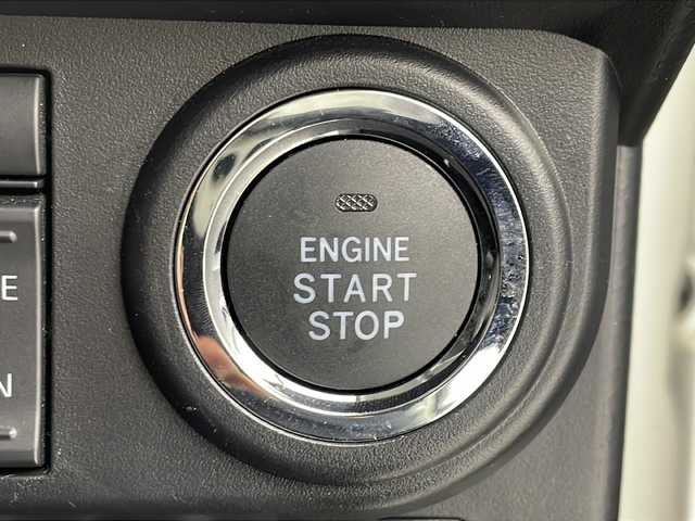 トヨタ ルーミー カスタムG－T 茨城県 2022(令4)年 4.8万km パールホワイトⅢ 純正SDナビ　/フルセグTV/FM　AM　CD　DVD　SD　/Bluetooth接続/ハンズフリー対応/USBポート/全周囲カメラ/オートライト/オートマチックハイビーム/両側電動スライドドア/アダプティブクルーズコントロール/衝突被害軽減ブレーキ/前後コーナーセンサー/パーキングセンサー/Clazzioシートカバー/純正フロアマット/横滑り制御機能/アイドリングストップ/盗難防止装置/ビルトインＥＴＣ/純正ホイール/プッシュスタート/スマートキー