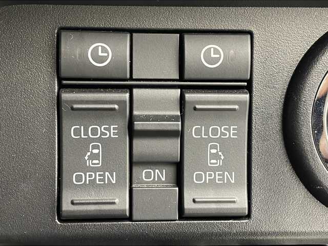 トヨタ ルーミー カスタムG－T 茨城県 2022(令4)年 4.8万km パールホワイトⅢ 純正SDナビ　/フルセグTV/FM　AM　CD　DVD　SD　/Bluetooth接続/ハンズフリー対応/USBポート/全周囲カメラ/オートライト/オートマチックハイビーム/両側電動スライドドア/アダプティブクルーズコントロール/衝突被害軽減ブレーキ/前後コーナーセンサー/パーキングセンサー/Clazzioシートカバー/純正フロアマット/横滑り制御機能/アイドリングストップ/盗難防止装置/ビルトインＥＴＣ/純正ホイール/プッシュスタート/スマートキー