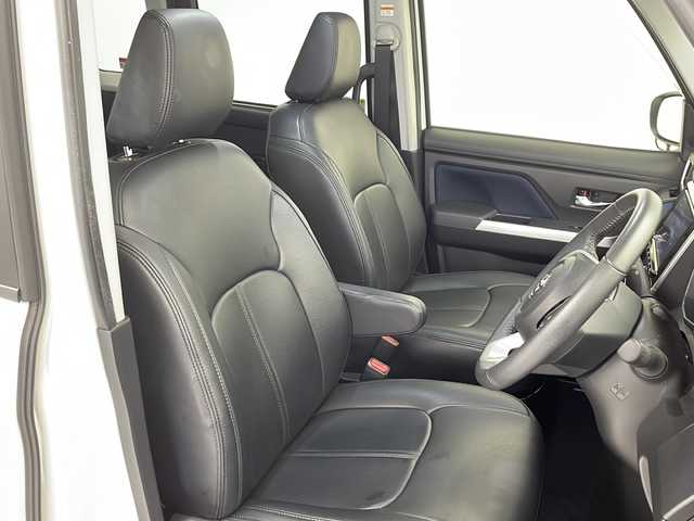 トヨタ ルーミー カスタムG－T 茨城県 2022(令4)年 4.8万km パールホワイトⅢ 純正SDナビ　/フルセグTV/FM　AM　CD　DVD　SD　/Bluetooth接続/ハンズフリー対応/USBポート/全周囲カメラ/オートライト/オートマチックハイビーム/両側電動スライドドア/アダプティブクルーズコントロール/衝突被害軽減ブレーキ/前後コーナーセンサー/パーキングセンサー/Clazzioシートカバー/純正フロアマット/横滑り制御機能/アイドリングストップ/盗難防止装置/ビルトインＥＴＣ/純正ホイール/プッシュスタート/スマートキー