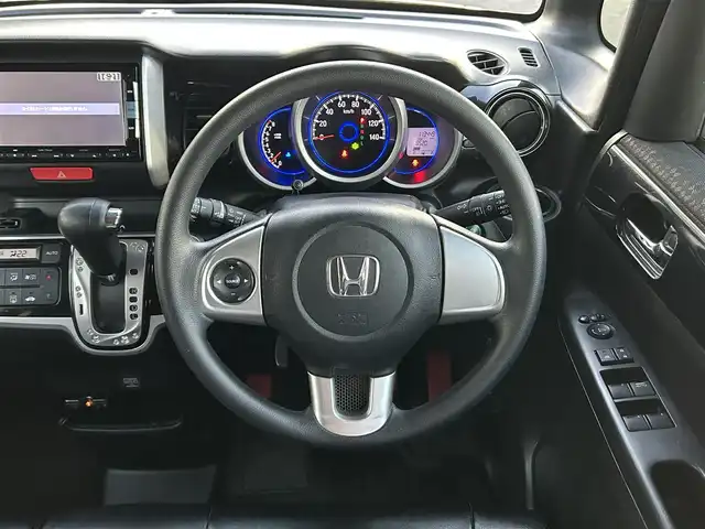 ホンダ Ｎ ＢＯＸ カスタム G Lパッケージ 群馬県 2015(平27)年 11.4万km スマートブラック (株)IDOMが運営する【じしゃロン伊勢崎店】の自社ローン専用車両になりますこちらは現金またはオートローンご利用時の価格です。自社ローンご希望の方は別途その旨お申付け下さい/両側パワースライドドア/純正メモリーナビゲーション/バックカメラ/CD/DVD/SD/BT/ワンセグTV/ETC/HIDヘッドライト/オートライト/フォグライト