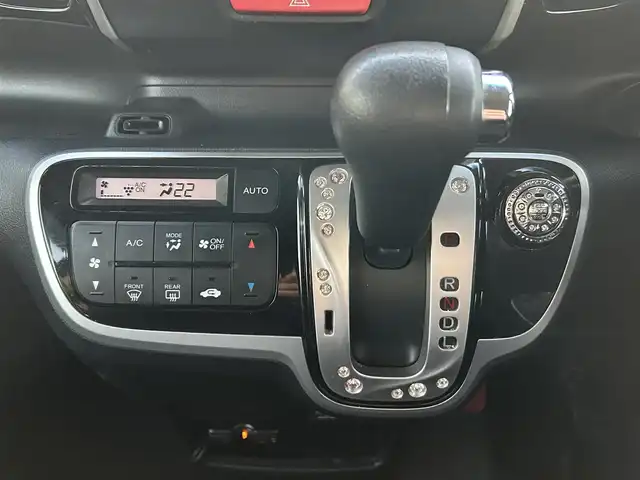 ホンダ Ｎ ＢＯＸ カスタム G Lパッケージ 群馬県 2015(平27)年 11.4万km スマートブラック (株)IDOMが運営する【じしゃロン伊勢崎店】の自社ローン専用車両になりますこちらは現金またはオートローンご利用時の価格です。自社ローンご希望の方は別途その旨お申付け下さい/両側パワースライドドア/純正メモリーナビゲーション/バックカメラ/CD/DVD/SD/BT/ワンセグTV/ETC/HIDヘッドライト/オートライト/フォグライト