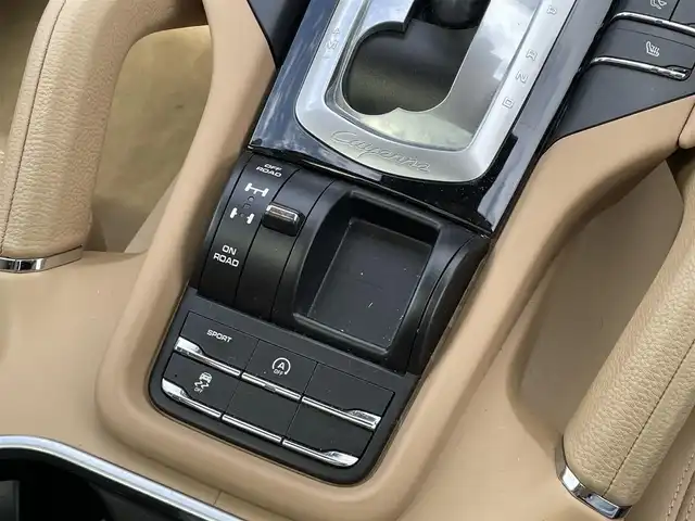 ポルシェ カイエン プラチナエディション 愛知県 2017(平29)年 6.4万km 黒 サンルーフ/レザー/メーカーマルチナビ/Bluetooth/バック・サイドカメラ/ボーズサウンド/2.0ETC/クルコン/パワーバックドア/ヒルコン/クリアランスソナー/オートライト/シートヒーター/メモリーシート/パドルシフト/スマートキー２/取説/保証書