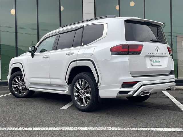 トヨタ ランドクルーザー ZX 福岡県 2024(令6)年 0.4万km プレシャスホワイトパール ・ワンオーナー/・純正ナビ　フルセグ　/・リアエンターテイメントシステム/・全方位カメラ/・クールBOX/・純正20インチアルミホイル/・ヘッドアップディスプレイ/・ブラインドスポットモニター/・ルーフレール/・サンルーフ/・ベージュレザーシート/・スマートキー/・エアバック/・パワーシート/・スペアキー/・フロアマット/・ドアバイザー