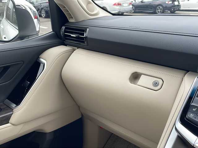 トヨタ ランドクルーザー ZX 福岡県 2024(令6)年 0.4万km プレシャスホワイトパール ・ワンオーナー/・純正ナビ　フルセグ　/・リアエンターテイメントシステム/・全方位カメラ/・クールBOX/・純正20インチアルミホイル/・ヘッドアップディスプレイ/・ブラインドスポットモニター/・ルーフレール/・サンルーフ/・ベージュレザーシート/・スマートキー/・エアバック/・パワーシート/・スペアキー/・フロアマット/・ドアバイザー