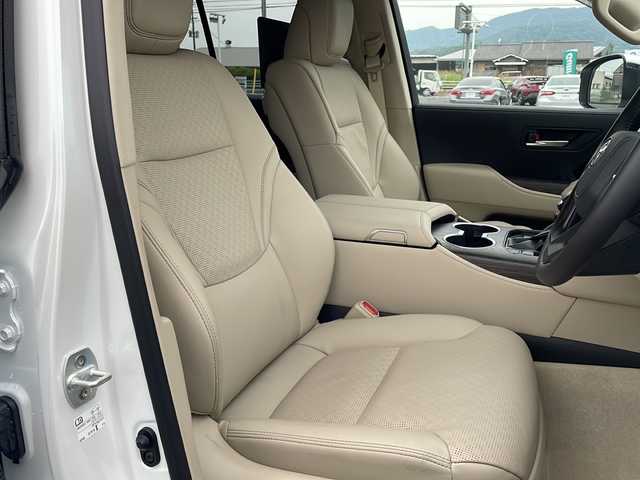 トヨタ ランドクルーザー ZX 福岡県 2024(令6)年 0.4万km プレシャスホワイトパール ・ワンオーナー/・純正ナビ　フルセグ　/・リアエンターテイメントシステム/・全方位カメラ/・クールBOX/・純正20インチアルミホイル/・ヘッドアップディスプレイ/・ブラインドスポットモニター/・ルーフレール/・サンルーフ/・ベージュレザーシート/・スマートキー/・エアバック/・パワーシート/・スペアキー/・フロアマット/・ドアバイザー