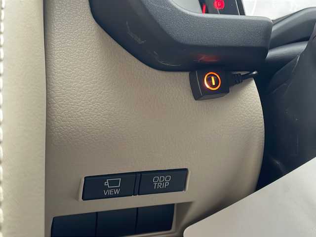 トヨタ ランドクルーザー ZX 福岡県 2024(令6)年 0.4万km プレシャスホワイトパール ・ワンオーナー/・純正ナビ　フルセグ　/・リアエンターテイメントシステム/・全方位カメラ/・クールBOX/・純正20インチアルミホイル/・ヘッドアップディスプレイ/・ブラインドスポットモニター/・ルーフレール/・サンルーフ/・ベージュレザーシート/・スマートキー/・エアバック/・パワーシート/・スペアキー/・フロアマット/・ドアバイザー