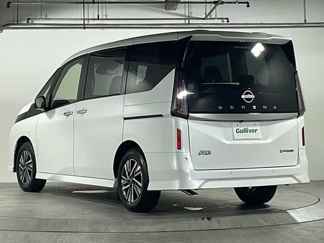 日産 セレナ e－パワー ハイウェイスター V 広島県 2025(令7)年 0.1千km プリズムホワイト 禁煙/アラウンドビューモニター/インテリジェントインナーミラー/LEDオートライト/エマージェンシーブレーキ/横滑り防止装置/車線維持支援/標識検知支援/ハイビームアシスト/BSW/コーナーセンサー/プロパイロット/純正12.3型メモリナビ/（AM/FM/BT/フルセグTV/HDMI/USB）/ワイヤレス充電/ステアリングスイッチ/ハンズフリー両側パワースライドドア/電動パーキングブレーキ/オートホールド/ウォークスルー/スマートキー/プッシュスタートボタン/スペアキー/純正１６インチアルミホイール/ETC