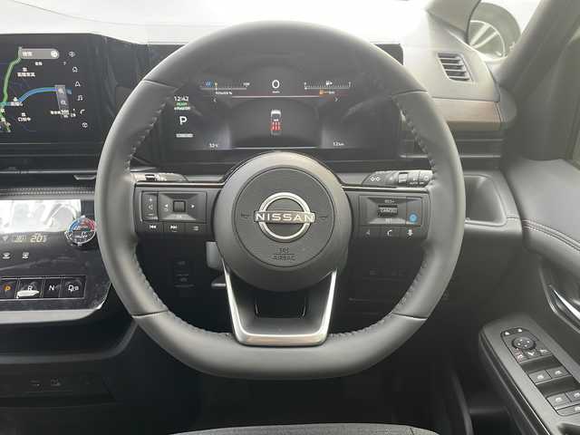 日産 セレナ e－パワー ハイウェイスター V 広島県 2025(令7)年 0.1千km プリズムホワイト 禁煙/アラウンドビューモニター/インテリジェントインナーミラー/LEDオートライト/エマージェンシーブレーキ/横滑り防止装置/車線維持支援/標識検知支援/ハイビームアシスト/BSW/コーナーセンサー/プロパイロット/純正12.3型メモリナビ/（AM/FM/BT/フルセグTV/HDMI/USB）/ワイヤレス充電/ステアリングスイッチ/ハンズフリー両側パワースライドドア/電動パーキングブレーキ/オートホールド/ウォークスルー/スマートキー/プッシュスタートボタン/スペアキー/純正１６インチアルミホイール/ETC