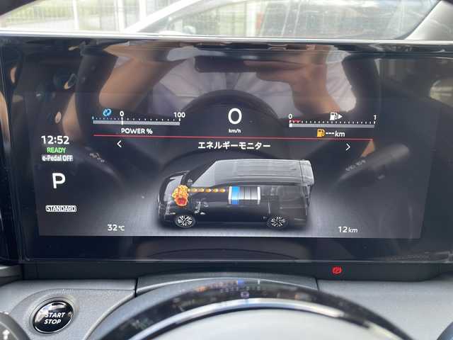 日産 セレナ e－パワー ハイウェイスター V 広島県 2025(令7)年 0.1千km プリズムホワイト 禁煙/アラウンドビューモニター/インテリジェントインナーミラー/LEDオートライト/エマージェンシーブレーキ/横滑り防止装置/車線維持支援/標識検知支援/ハイビームアシスト/BSW/コーナーセンサー/プロパイロット/純正12.3型メモリナビ/（AM/FM/BT/フルセグTV/HDMI/USB）/ワイヤレス充電/ステアリングスイッチ/ハンズフリー両側パワースライドドア/電動パーキングブレーキ/オートホールド/ウォークスルー/スマートキー/プッシュスタートボタン/スペアキー/純正１６インチアルミホイール/ETC