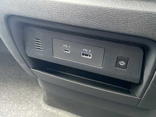 日産 セレナ e－パワー ハイウェイスター V 広島県 2025(令7)年 0.1千km プリズムホワイト 禁煙/アラウンドビューモニター/インテリジェントインナーミラー/LEDオートライト/エマージェンシーブレーキ/横滑り防止装置/車線維持支援/標識検知支援/ハイビームアシスト/BSW/コーナーセンサー/プロパイロット/純正12.3型メモリナビ/（AM/FM/BT/フルセグTV/HDMI/USB）/ワイヤレス充電/ステアリングスイッチ/ハンズフリー両側パワースライドドア/電動パーキングブレーキ/オートホールド/ウォークスルー/スマートキー/プッシュスタートボタン/スペアキー/純正１６インチアルミホイール/ETC