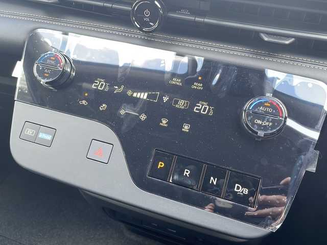 日産 セレナ e－パワー ハイウェイスター V 広島県 2025(令7)年 0.1千km プリズムホワイト 禁煙/アラウンドビューモニター/インテリジェントインナーミラー/LEDオートライト/エマージェンシーブレーキ/横滑り防止装置/車線維持支援/標識検知支援/ハイビームアシスト/BSW/コーナーセンサー/プロパイロット/純正12.3型メモリナビ/（AM/FM/BT/フルセグTV/HDMI/USB）/ワイヤレス充電/ステアリングスイッチ/ハンズフリー両側パワースライドドア/電動パーキングブレーキ/オートホールド/ウォークスルー/スマートキー/プッシュスタートボタン/スペアキー/純正１６インチアルミホイール/ETC