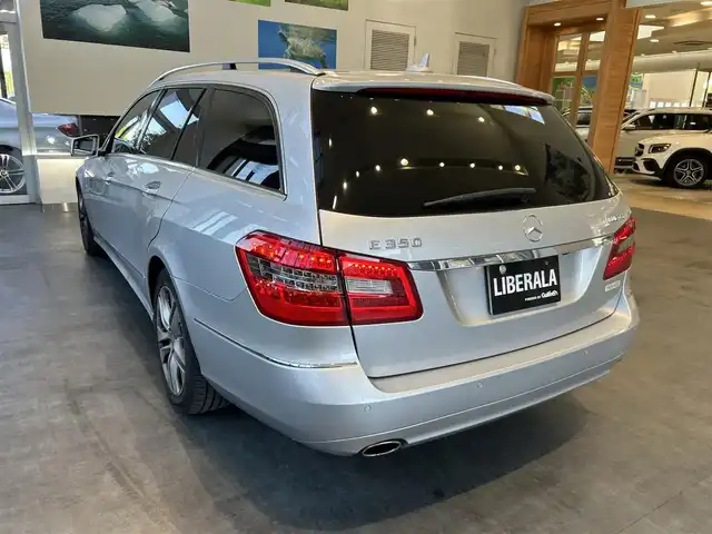 メルセデス・ベンツ Ｅ３５０ ブルーテックワゴンアバンギャルド 大阪府 2011(平23)年 5.5万km イリジウムシルバー サンルーフ/純正ナビ/TV/バックカメラ/純正17インチAW/HIDヘッドライト/クリアランスソナー/電動リアゲート/パドルシフト/ＥＴＣ/黒革/メモリ付きパワーシート/シートヒーター/クルコン/ルーフレール