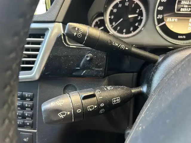 メルセデス・ベンツ Ｅ３５０ ブルーテックワゴンアバンギャルド 大阪府 2011(平23)年 5.5万km イリジウムシルバー サンルーフ/純正ナビ/TV/バックカメラ/純正17インチAW/HIDヘッドライト/クリアランスソナー/電動リアゲート/パドルシフト/ＥＴＣ/黒革/メモリ付きパワーシート/シートヒーター/クルコン/ルーフレール