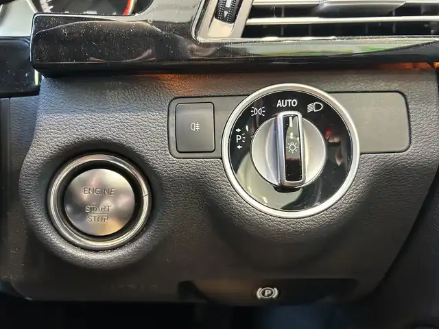 メルセデス・ベンツ Ｅ３５０ ブルーテックワゴンアバンギャルド 大阪府 2011(平23)年 5.5万km イリジウムシルバー サンルーフ/純正ナビ/TV/バックカメラ/純正17インチAW/HIDヘッドライト/クリアランスソナー/電動リアゲート/パドルシフト/ＥＴＣ/黒革/メモリ付きパワーシート/シートヒーター/クルコン/ルーフレール