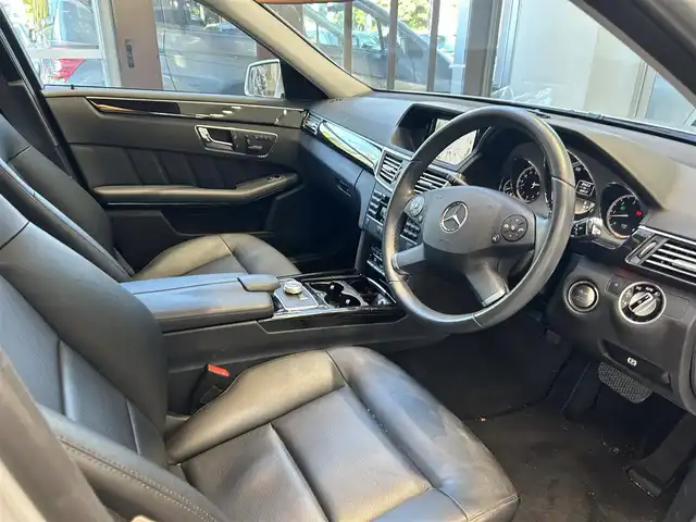 メルセデス・ベンツ Ｅ３５０ ブルーテックワゴンアバンギャルド 大阪府 2011(平23)年 5.5万km イリジウムシルバー サンルーフ/純正ナビ/TV/バックカメラ/純正17インチAW/HIDヘッドライト/クリアランスソナー/電動リアゲート/パドルシフト/ＥＴＣ/黒革/メモリ付きパワーシート/シートヒーター/クルコン/ルーフレール