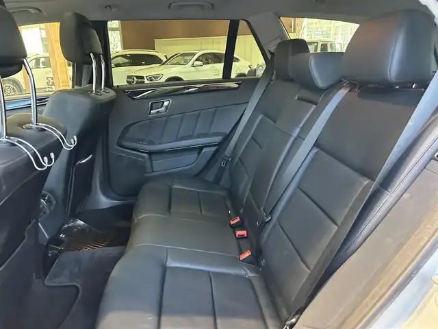 メルセデス・ベンツ Ｅ３５０ ブルーテックワゴンアバンギャルド 大阪府 2011(平23)年 5.5万km イリジウムシルバー サンルーフ/純正ナビ/TV/バックカメラ/純正17インチAW/HIDヘッドライト/クリアランスソナー/電動リアゲート/パドルシフト/ＥＴＣ/黒革/メモリ付きパワーシート/シートヒーター/クルコン/ルーフレール