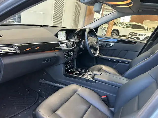 メルセデス・ベンツ Ｅ３５０ ブルーテックワゴンアバンギャルド 大阪府 2011(平23)年 5.5万km イリジウムシルバー サンルーフ/純正ナビ/TV/バックカメラ/純正17インチAW/HIDヘッドライト/クリアランスソナー/電動リアゲート/パドルシフト/ＥＴＣ/黒革/メモリ付きパワーシート/シートヒーター/クルコン/ルーフレール