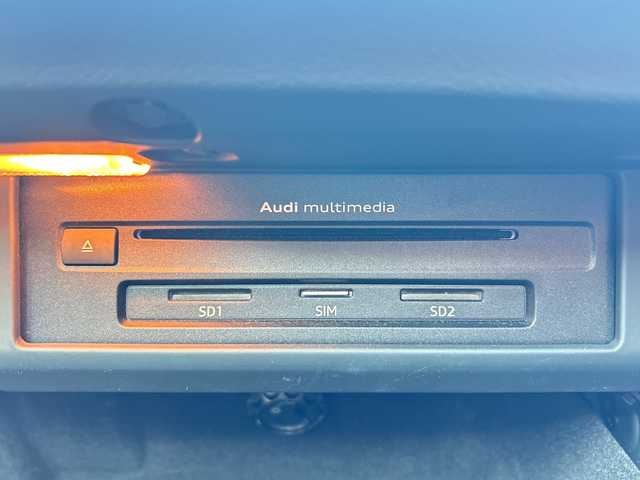 アウディ Ａ４ 2．0TFSIスポーツ 千葉県 2016(平28)年 3.7万km 白 純正ナビ　シートヒーター　パワーシート　バックカメラ　クルーズコントロール　ドライブレコーダー　スマートキー　純正フロアマット　オートライト　ＥＴＣ　純正ＡＷ　ＬＥＤヘッドライト　トランクスポイラー