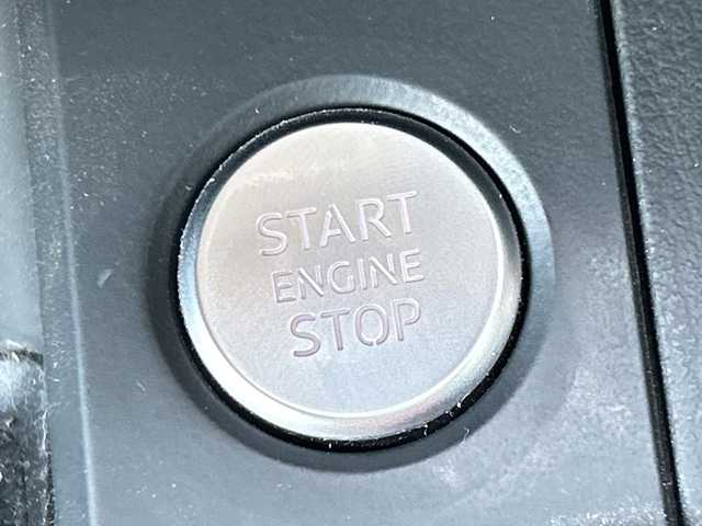 アウディ Ａ４ 2．0TFSIスポーツ 千葉県 2016(平28)年 3.7万km 白 純正ナビ　シートヒーター　パワーシート　バックカメラ　クルーズコントロール　ドライブレコーダー　スマートキー　純正フロアマット　オートライト　ＥＴＣ　純正ＡＷ　ＬＥＤヘッドライト　トランクスポイラー