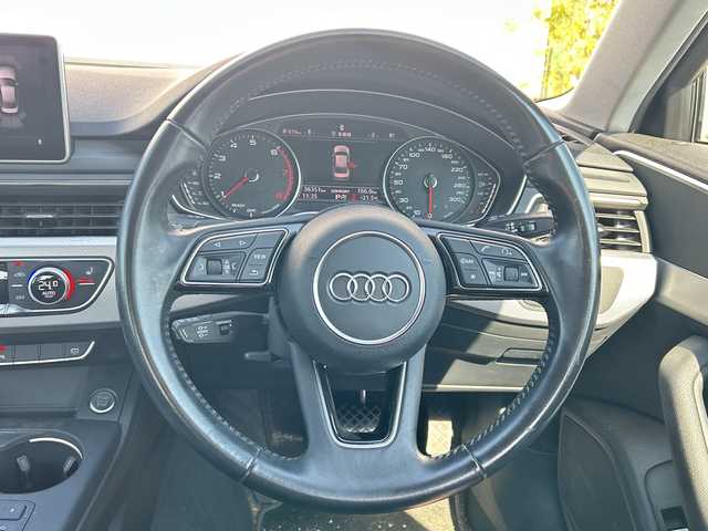 アウディ Ａ４ 2．0TFSIスポーツ 千葉県 2016(平28)年 3.7万km 白 純正ナビ　シートヒーター　パワーシート　バックカメラ　クルーズコントロール　ドライブレコーダー　スマートキー　純正フロアマット　オートライト　ＥＴＣ　純正ＡＷ　ＬＥＤヘッドライト　トランクスポイラー