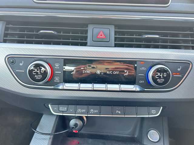 アウディ Ａ４ 2．0TFSIスポーツ 千葉県 2016(平28)年 3.7万km 白 純正ナビ　シートヒーター　パワーシート　バックカメラ　クルーズコントロール　ドライブレコーダー　スマートキー　純正フロアマット　オートライト　ＥＴＣ　純正ＡＷ　ＬＥＤヘッドライト　トランクスポイラー