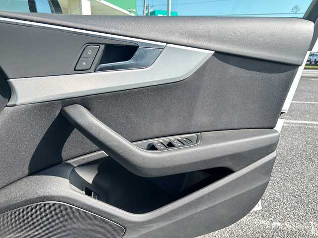 アウディ Ａ４ 2．0TFSIスポーツ 千葉県 2016(平28)年 3.7万km 白 純正ナビ　シートヒーター　パワーシート　バックカメラ　クルーズコントロール　ドライブレコーダー　スマートキー　純正フロアマット　オートライト　ＥＴＣ　純正ＡＷ　ＬＥＤヘッドライト　トランクスポイラー