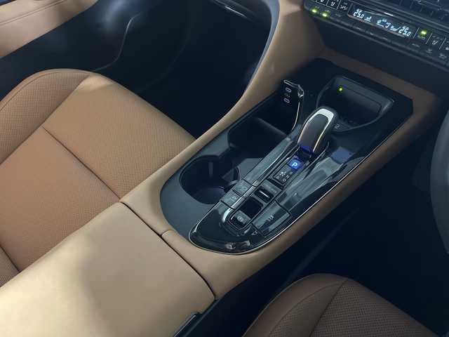 トヨタ クラウン スポーツ Z 福岡県 2024(令6)年 0.9万km プレシャスホワイトパール モデリスタフルエアロ/純正メモリナビ/パノラマルーフ/アドバンスドパーク/アラウンドビューモニター/ブラインドスポットモニター/フルセグテレビ/ブラウンレザーシート/シートヒーター/シートクーラー/ETC2.0/パワーバックドア/置くだけ充電/モデリスタドアプロテクター/純正フロアマット(ロイヤルタイプ)/寒冷地仕様