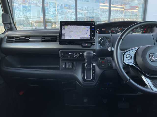 ホンダ Ｎ ＢＯＸ カスタム L スタイル+ブラック 千葉県 2022(令4)年 4.1万km クリスタルブラックパール 純正8インチナビ/(AM/FM/フルセグTV/BT/CD/DVD/)/衝突被害軽減システム/車線逸脱警報/バックカメラ/クルーズコントロール/横滑り防止装置/ビルトインETC/LEDヘッドライト/フォグランプ/オートライト/ウィンカーミラー/電動格納ミラー/純正14インチAW/シートリフター/シートヒーター/プッシュスタート/スマートキー/フロアマット/スペアキー