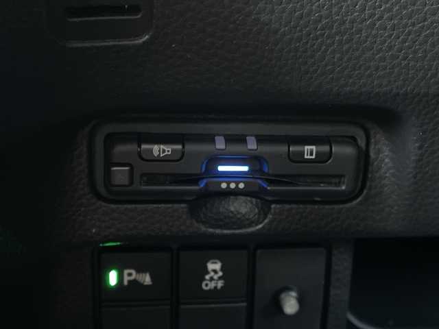 ホンダ Ｎ ＢＯＸ カスタム L スタイル+ブラック 千葉県 2022(令4)年 4.1万km クリスタルブラックパール 純正8インチナビ/(AM/FM/フルセグTV/BT/CD/DVD/)/衝突被害軽減システム/車線逸脱警報/バックカメラ/クルーズコントロール/横滑り防止装置/ビルトインETC/LEDヘッドライト/フォグランプ/オートライト/ウィンカーミラー/電動格納ミラー/純正14インチAW/シートリフター/シートヒーター/プッシュスタート/スマートキー/フロアマット/スペアキー