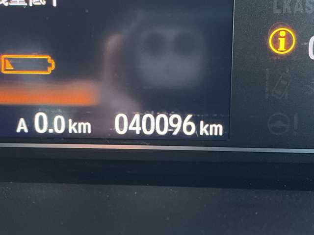 ホンダ Ｎ ＢＯＸ カスタム L スタイル+ブラック 千葉県 2022(令4)年 4.1万km クリスタルブラックパール 純正8インチナビ/(AM/FM/フルセグTV/BT/CD/DVD/)/衝突被害軽減システム/車線逸脱警報/バックカメラ/クルーズコントロール/横滑り防止装置/ビルトインETC/LEDヘッドライト/フォグランプ/オートライト/ウィンカーミラー/電動格納ミラー/純正14インチAW/シートリフター/シートヒーター/プッシュスタート/スマートキー/フロアマット/スペアキー