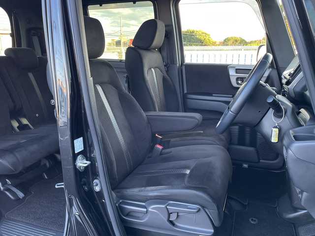 ホンダ Ｎ ＢＯＸ カスタム L スタイル+ブラック 千葉県 2022(令4)年 4.1万km クリスタルブラックパール 純正8インチナビ/(AM/FM/フルセグTV/BT/CD/DVD/)/衝突被害軽減システム/車線逸脱警報/バックカメラ/クルーズコントロール/横滑り防止装置/ビルトインETC/LEDヘッドライト/フォグランプ/オートライト/ウィンカーミラー/電動格納ミラー/純正14インチAW/シートリフター/シートヒーター/プッシュスタート/スマートキー/フロアマット/スペアキー