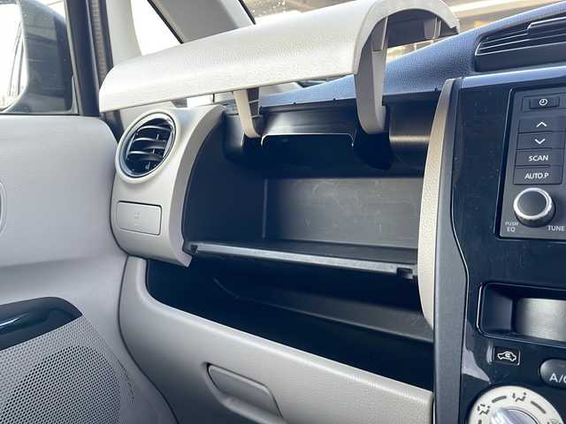 日産 デイズ J 青森県 2015(平27)年 5.7万km クールシルバー 純正オーディオ/エマージェンシーブレーキ/踏み間違え防止装置/横滑り防止装置/ブレーキアシスト/ETC/オートレベリング機能/純正フロアマット/ドアバイザー/リモコンキー