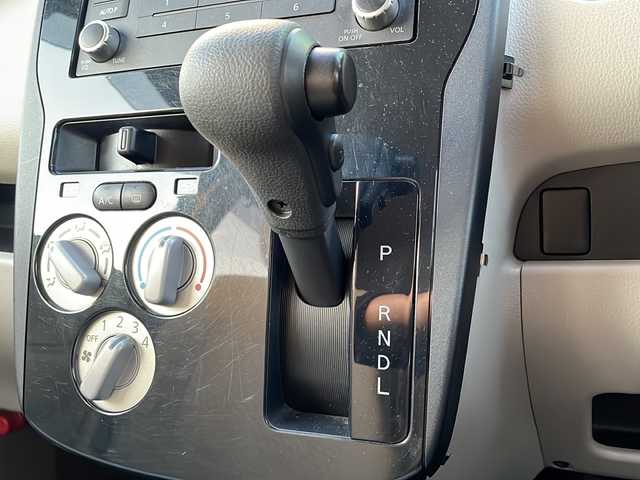 日産 デイズ J 青森県 2015(平27)年 5.7万km クールシルバー 純正オーディオ/エマージェンシーブレーキ/踏み間違え防止装置/横滑り防止装置/ブレーキアシスト/ETC/オートレベリング機能/純正フロアマット/ドアバイザー/リモコンキー