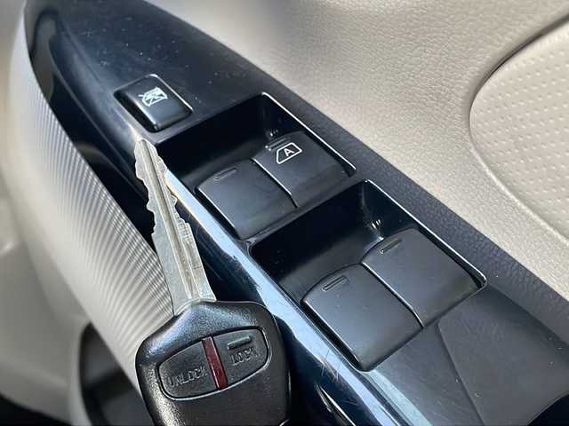 日産 デイズ J 青森県 2015(平27)年 5.7万km クールシルバー 純正オーディオ/エマージェンシーブレーキ/踏み間違え防止装置/横滑り防止装置/ブレーキアシスト/ETC/オートレベリング機能/純正フロアマット/ドアバイザー/リモコンキー