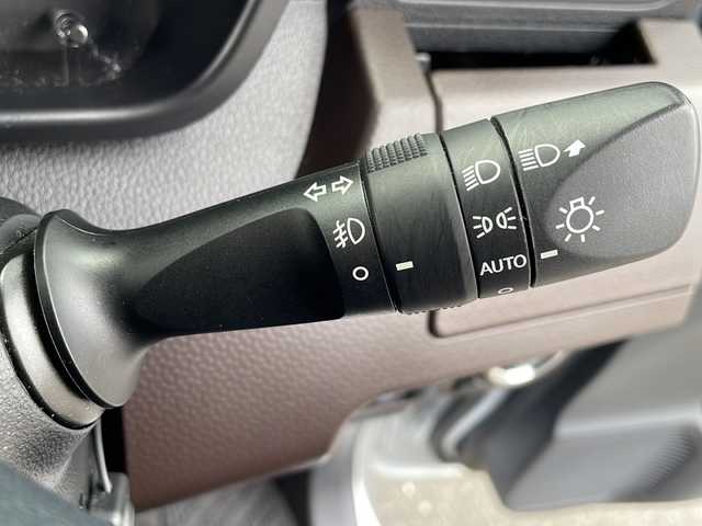 トヨタ ルーミー X S 岩手県 2019(平31)年 5.5万km ブライトシルバーM 純正SDナビ/AM/FM/CD/DVD/Bluetooth/フルセグTV/純正オーディオ/バックカメラ/ETC/ドライブレコーダー/横滑り防止装置/アイドリングストップ/シートヒーター/オートライト/オートハイビーム/フォグランプ/スマートキー/プッシュスタート/電動格納ミラー/社外14インチAW/純正フロアマット/純正ドアバイザー